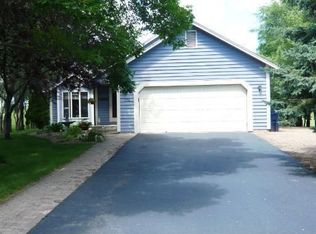 1176 Sapphire Ln, Shakopee, MN 55379