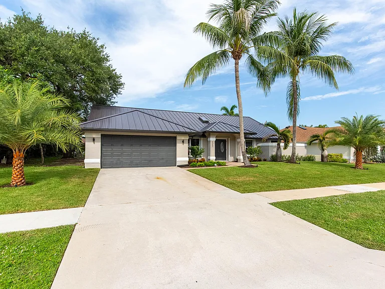 1741 Grantham Dr — Photo 1
