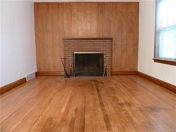 17 x 11 living room. Seller is not aware if the fireplace is functional.