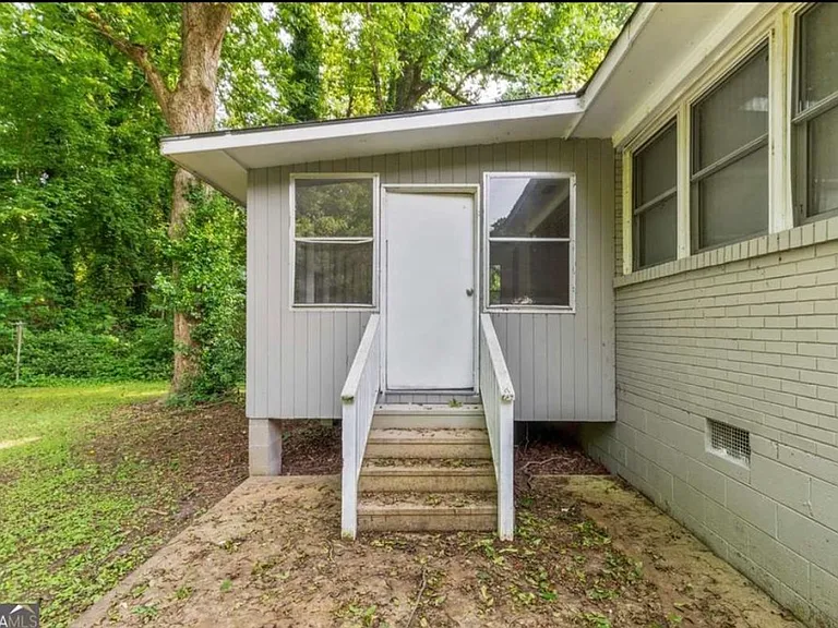 752 Jefferson Ave SW — Photo 4