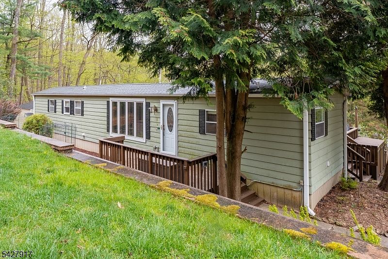 1st image of 12 Timbercroft Rd