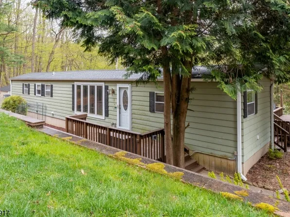 12 Timbercroft Rd, High Bridge Boro, NJ 08829