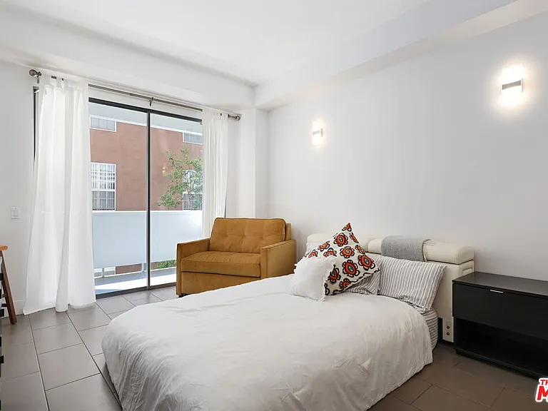 7250 Franklin Ave #414 — Photo 15