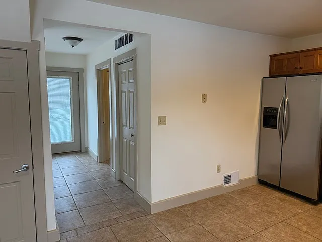 3 bed, 1.5 bath, 1800 sqft, $2,000 — Photo 2