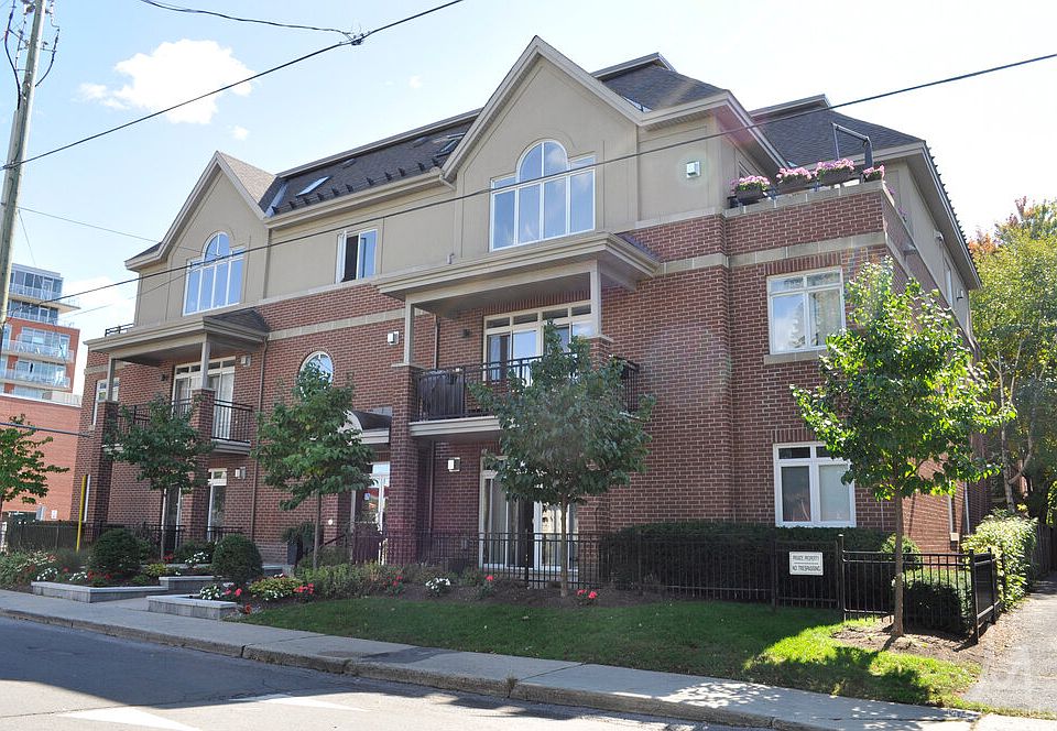 1st image of 400 McLeod St #103