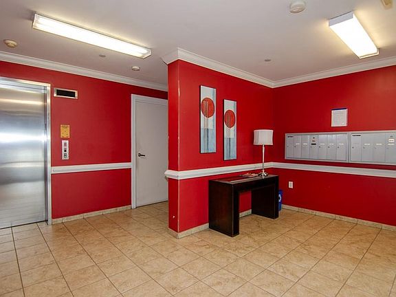 4th image of 810 W Princess Anne Rd APT 404