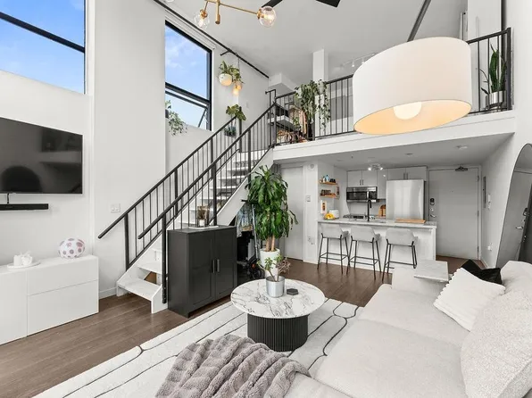 1 Cordova St E #401, Vancouver, BC V6A 4H3