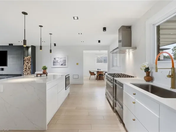 9 Donlea Dr, Hamilton, ON L8T 1K4