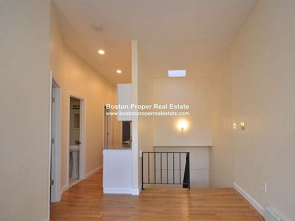 28 Phillips St. #4 Boston - Beacon Hill Unit Photo 2 (1)