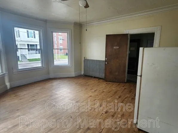 92 Pine St APT 1, Lewiston, ME 04240