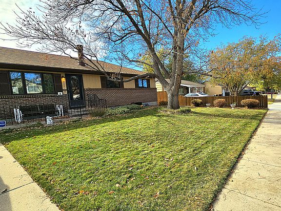 Front Yard from drive