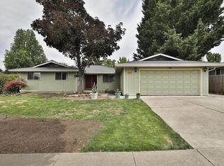 2719 Cedar Links Dr, Medford, OR 97504