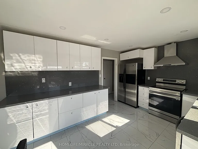 219 McMurchy Ave S #MAIN — Photo 9