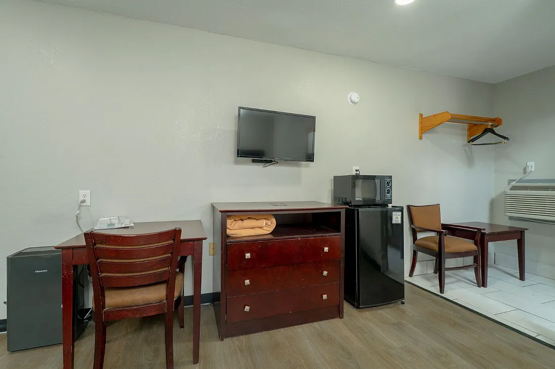 Studio, 300 sqft, $750 — Photo 3