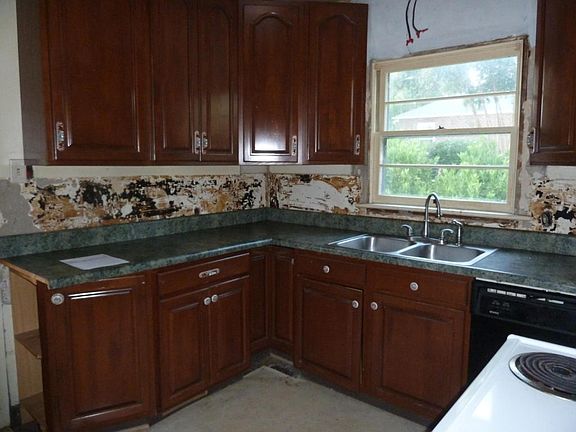 3rd image of 3311 Barton St