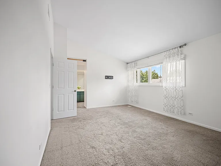 720 Caliente Ct #720 — Photo 4