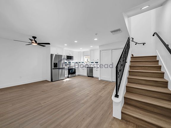 4th image of 6132 N Myrtle Ave
