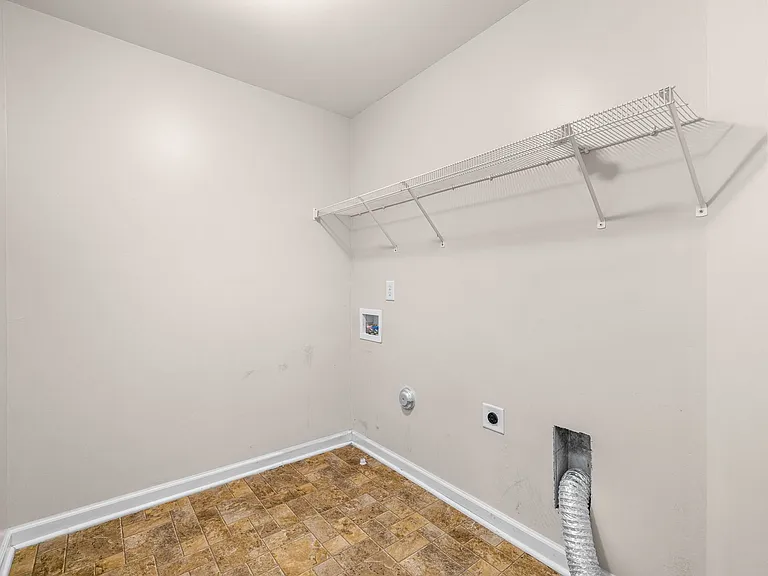 156 Old Beechtree Ln — Photo 32
