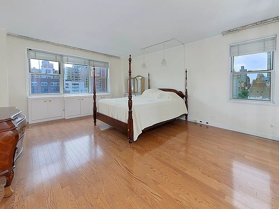 4th image of 311 E 71st St APT 12E