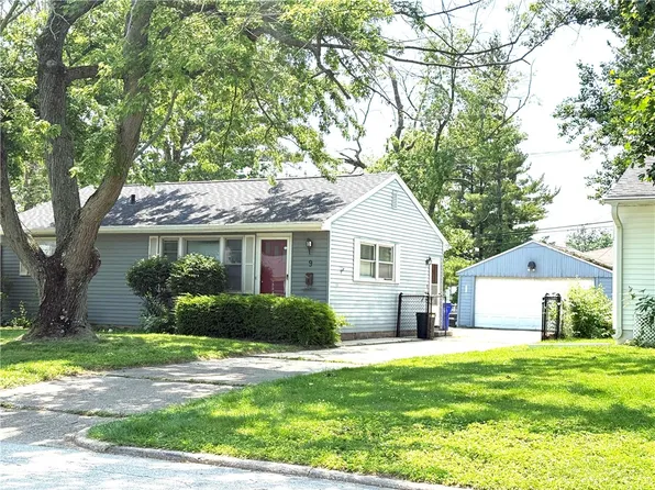 9 La Salle Dr, Decatur, IL 62521