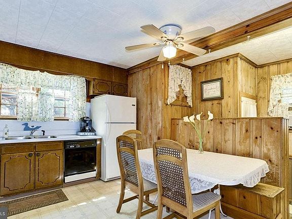 5th image of 3720 Drexel Ave #A