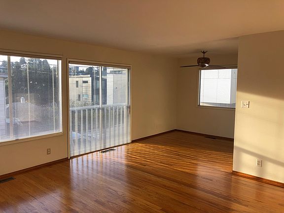 Sunny & Bright living area