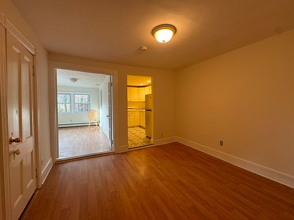 3rd image of 122 Quaker Path APT 10