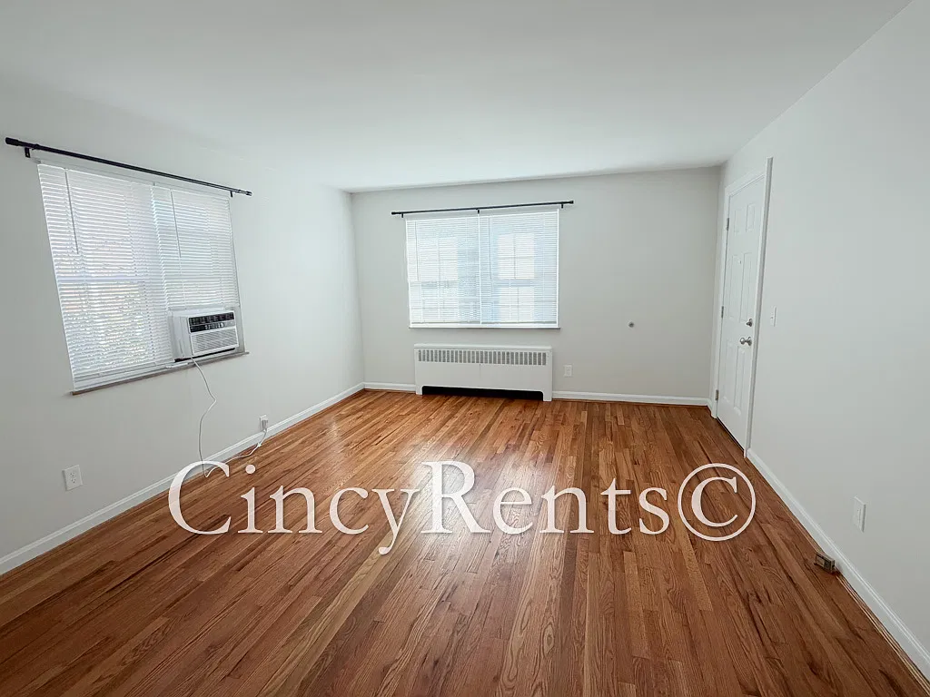 1263 Morten 2| 1 Bd 1 Ba| Neighborhood : Hyde Park | Hardwood flooring! at Hyde Park — Photo 2