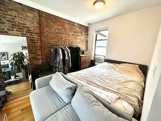 Rented by City Connections Realty | media 8