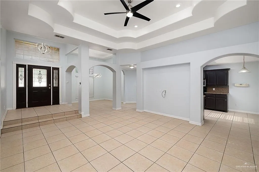 4 bed, 3.0 bath, 2016 sqft, $2,200 — Photo 4