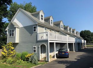 34 Grove St UNIT 3, Glen Cove, NY 11542