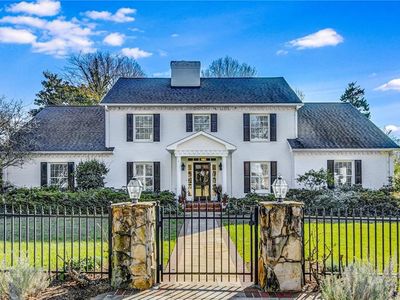 2550 Forest Dr, Winston Salem, NC, 27104