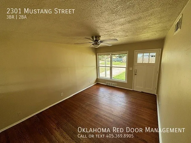 2301 Mustang St — Photo 9