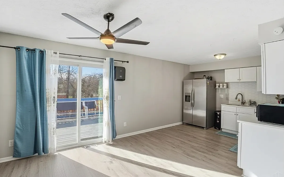 3 bed, 1.5 bath, 1674 sqft, $2,745 — Photo 4