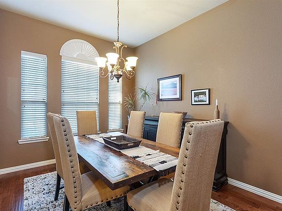 2nd image of 3317 Hemlock Ln