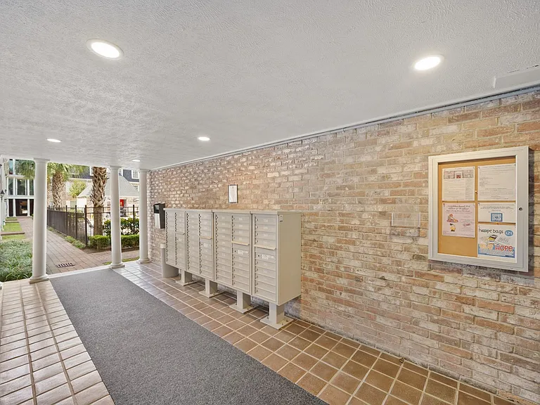 357 N Post Oak Ln #101 — Photo 14