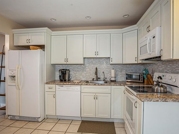 5th image of 113 Strathmore Court Dr