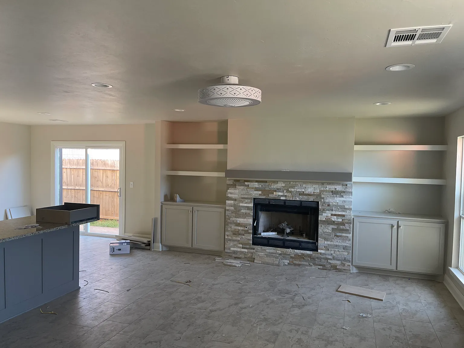 3 bed, 1600 sqft, $2,200 — Photo 2