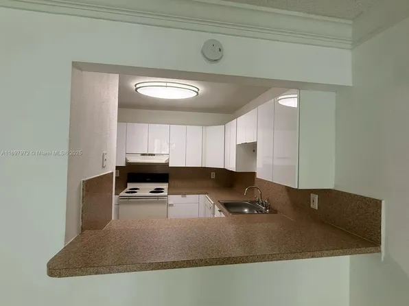 7000 NW 186th St APT 4-114, Hialeah, FL 33015