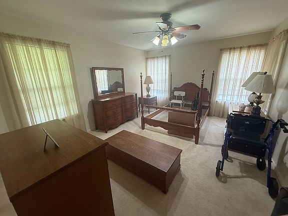 4th image of 18 E Zenith Ave