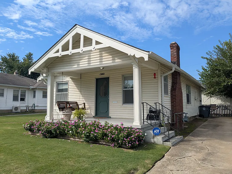 1618 S Indianapolis Ave — Photo 2
