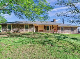 1709 Adams Ln, Azle, TX 76020