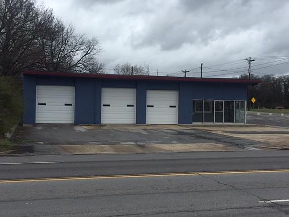 4th image of 319 Madison St