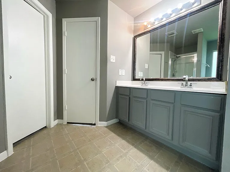 1410 Danby Heath Ln — Photo 4