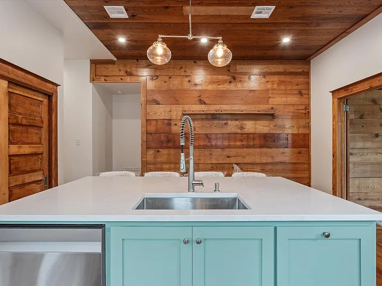 1608 S Church St — Photo 11