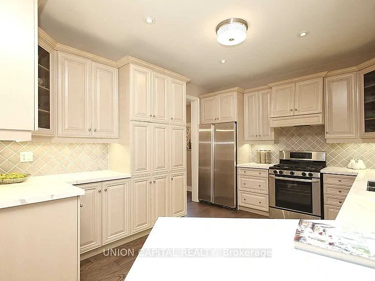75 Langtry Pl — Photo 11