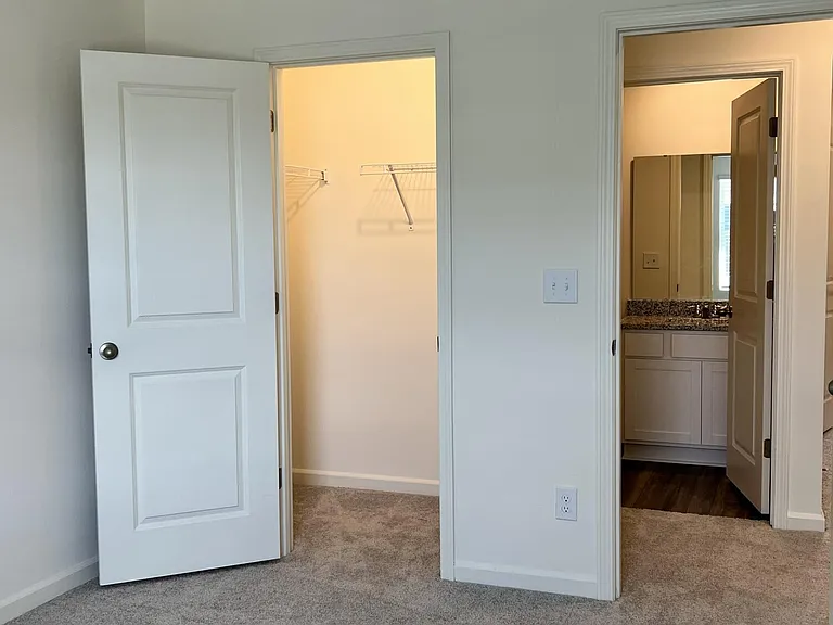 2065 Glen Crossing Dr — Photo 6