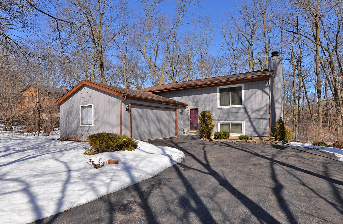 5002 Deerwood Dr photo 1