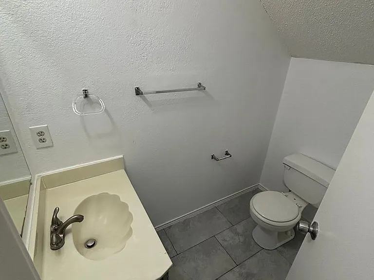 2100 Larkspur St — Photo 8
