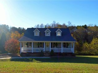 379 Crestwood Dr, Pilot Mtn, NC 27041